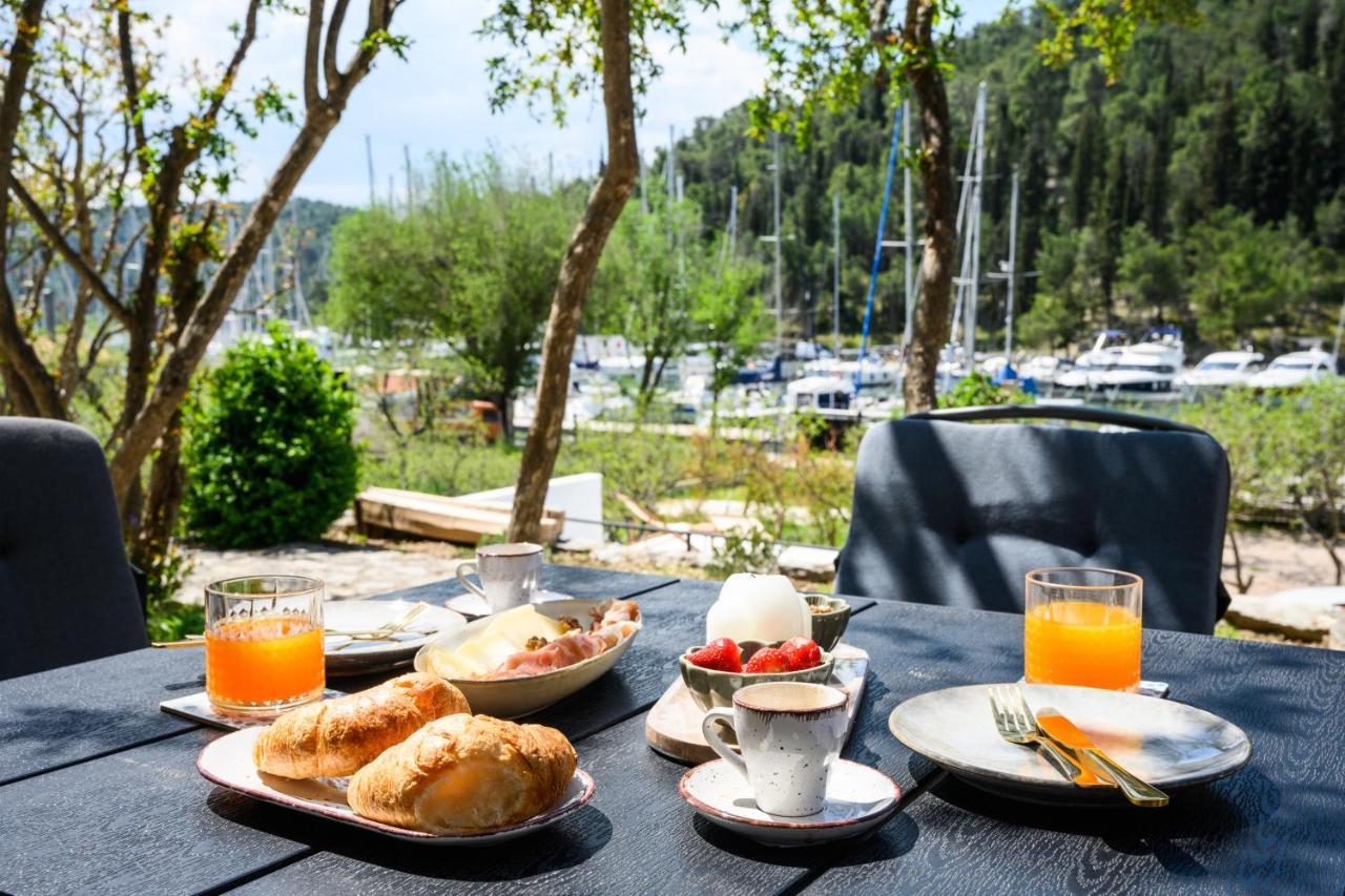 Mila And Jurija Formenti 2 Apartments In Heart Of Nautic Marina, With Heated Swimming Pool, Bikes, Sup, Kajak Skradin Exterior foto
