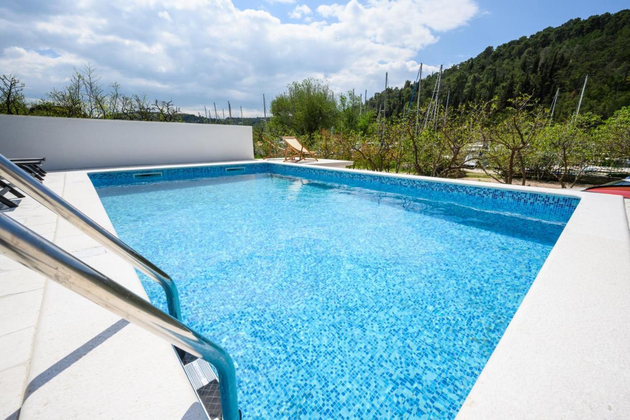 Mila And Jurija Formenti 2 Apartments In Heart Of Nautic Marina, With Heated Swimming Pool, Bikes, Sup, Kajak Skradin Exterior foto