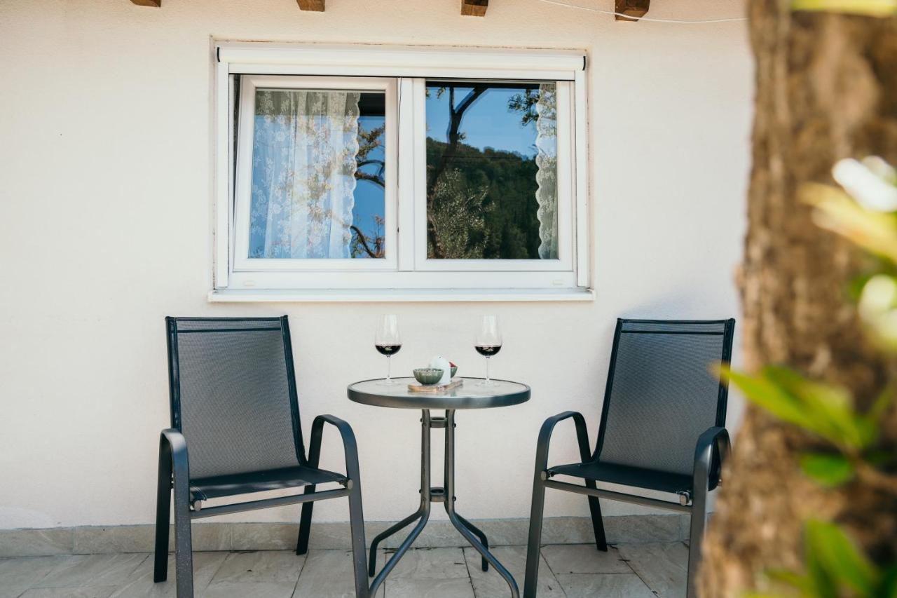 Mila And Jurija Formenti 2 Apartments In Heart Of Nautic Marina, With Heated Swimming Pool, Bikes, Sup, Kajak Skradin Exterior foto
