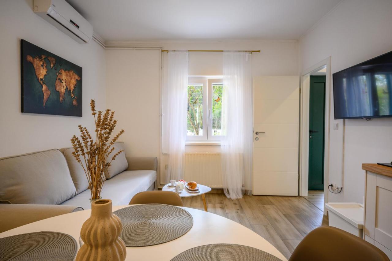 Mila And Jurija Formenti 2 Apartments In Heart Of Nautic Marina, With Heated Swimming Pool, Bikes, Sup, Kajak Skradin Exterior foto